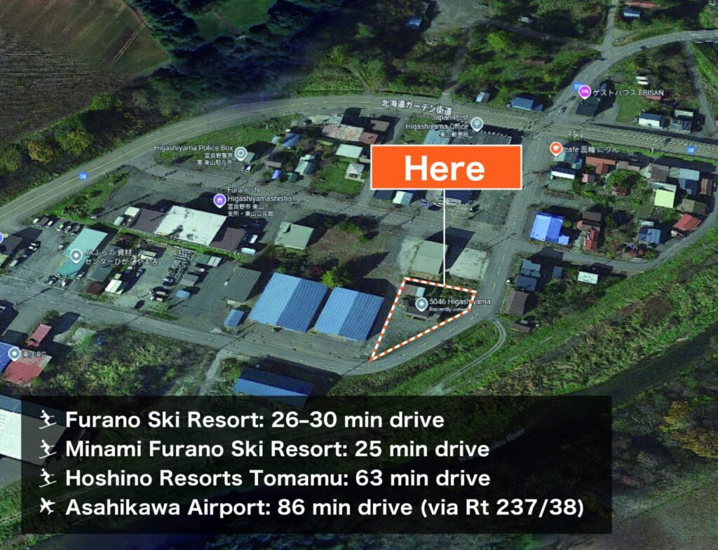 南富良野エリアの中古戸建て投資物件周辺の、スキー場や空港へのアクセス時間付きの英語案内地図