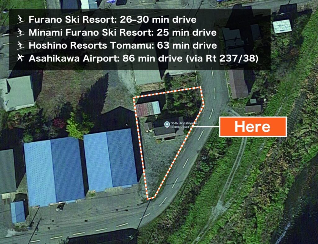 南富良野エリアの中古戸建て投資物件周辺の、スキー場や空港へのアクセス時間付きの英語案内地図