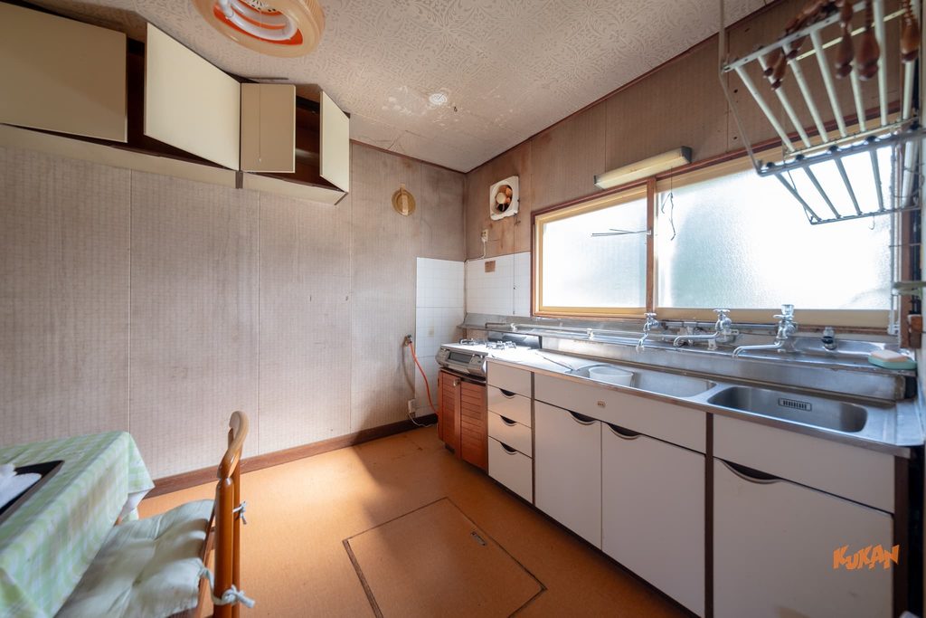 富良野市布部にあるリノベーションに最適な中古戸建てのレトロなキッチン空間